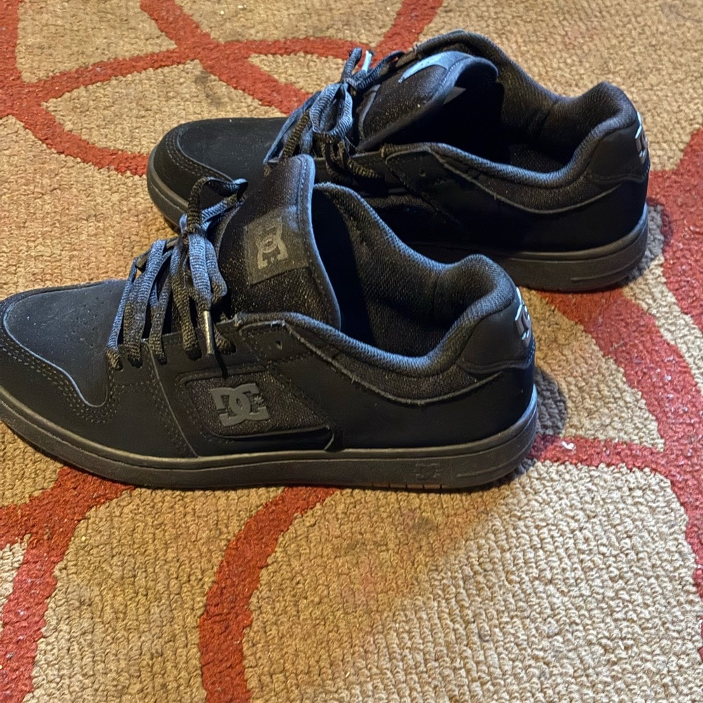 DC Men's Black Skate Sneakers - Picture 2 of 4
